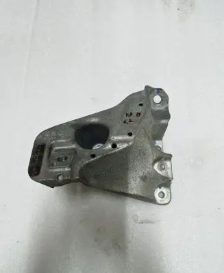 Chevrolet Camaro Engine mounting bracket 23371026
