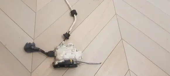 Audi A6 S6 C6 4F Front door lock 4F2837015