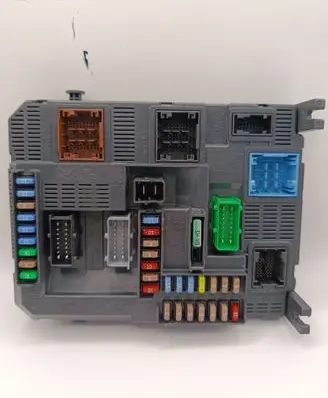 Peugeot 208 I Fuse module 9807532080 22661F01 E1111753