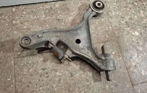 Volvo V70 Front lower control arm/wishbone 9492119