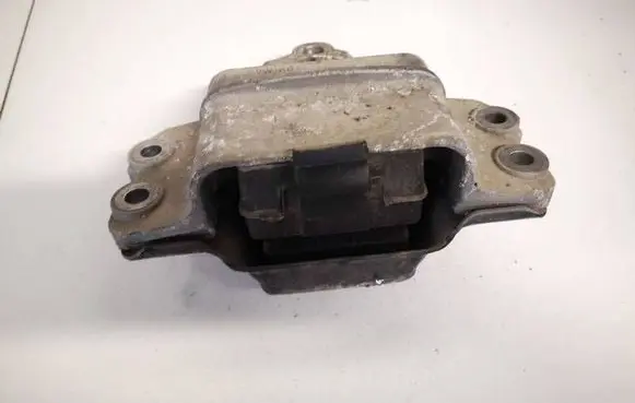 Engine mount bracket