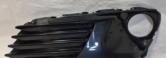 Toyota Aurion II Front fog light trim/grill 8148102580