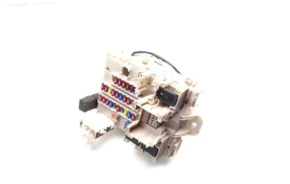 Isuzu D-Max Fuse module 2B100651
