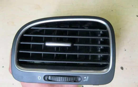 Volkswagen Golf VI Rear air vent grill 5K0819709D I1891
