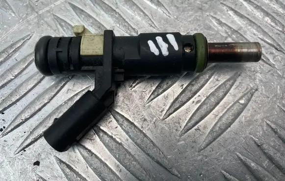 Mercedes-Benz CLS C219 Fuel injector A2720780249 7104A03308