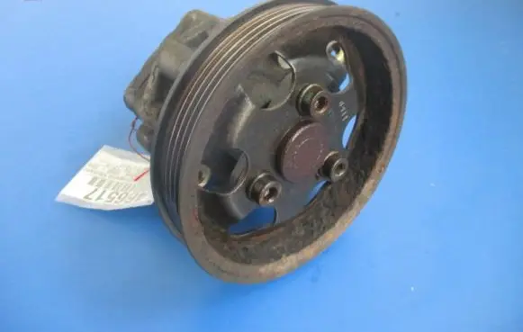 Volkswagen PASSAT B5.5 Power steering pump 8D0145156L