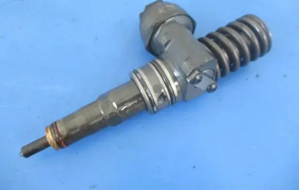 Skoda Octavia Mk2 (1Z) Fuel injector 038130073AG