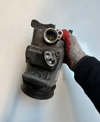 Volkswagen PASSAT B7 Air conditioning (A/C) compressor (pump) 5n0820803e