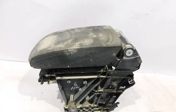 Volkswagen Golf VII Armrest