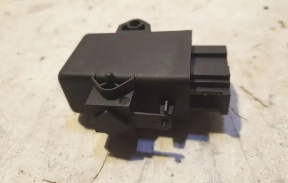 Volkswagen Touareg I Seat heating relay 1Z0959772B