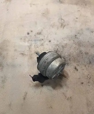 Audi A6 S6 C5 4B Engine mount bracket 