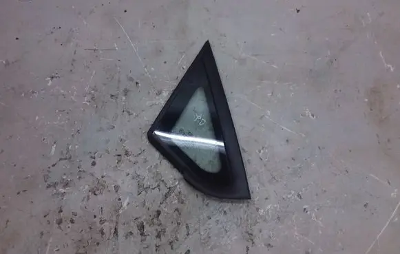 KIA Carens II Front door vent window glass four-door 43R000083