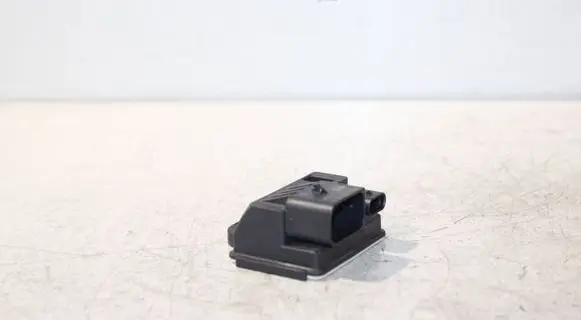 BMW X3 F25 Glow plug pre-heat relay 8570087 0522120103