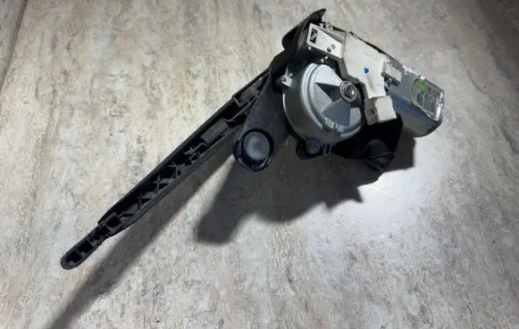 Citroen C4 II Rear window wiper motor 9680477480