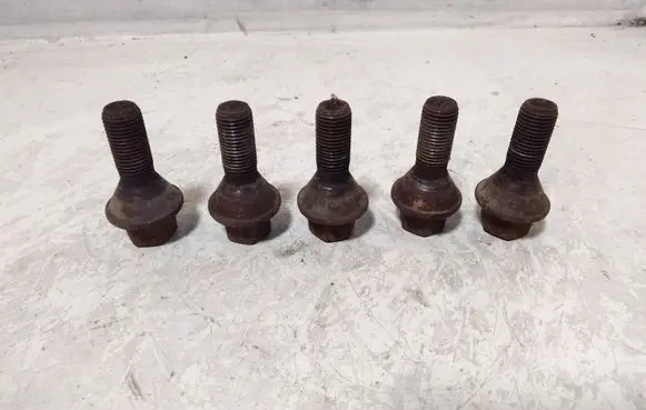Nissan Primastar Nuts/bolts 