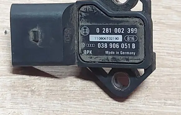 Volkswagen Touran I Air pressure sensor 038906051B