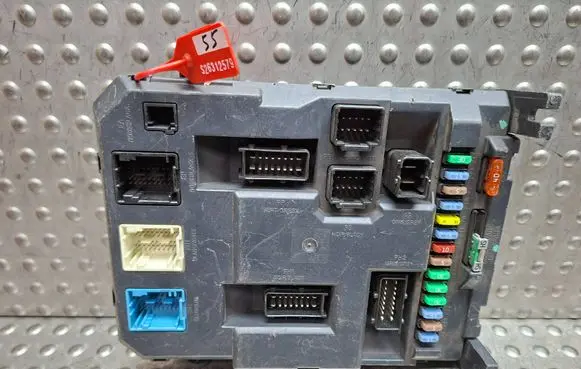 Citroen C3 Picasso Fuse module S26312579 9664983180
