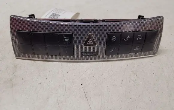 Mercedes-Benz CLK A209 C209 Hazard light switch A2096890031