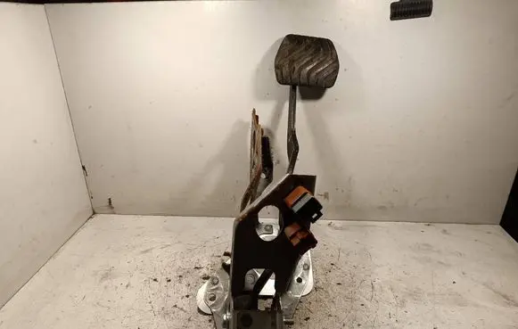 Nissan X-Trail T32 Brake pedal 