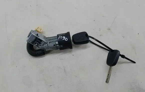Peugeot 107 Ignition lock N0501412