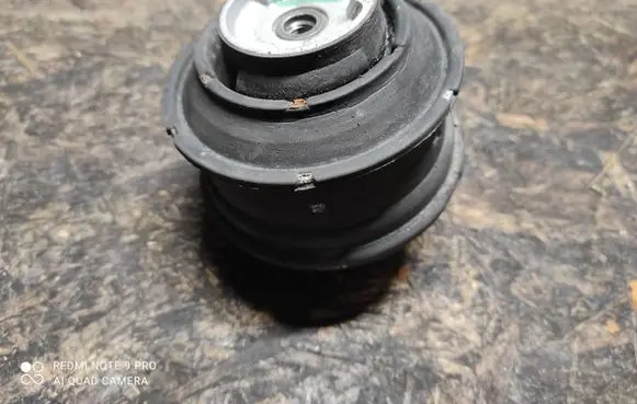 Mercedes-Benz CLK A209 C209 Engine mount bracket 2032402017