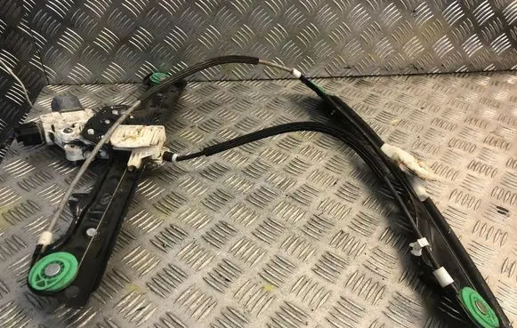 BMW 1 E81 E87 Front door window regulator with motor 7067796