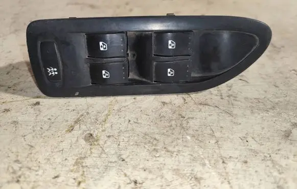 Renault Laguna II Electric window control switch 018986