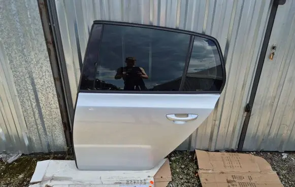 Volkswagen Golf VI Rear door 