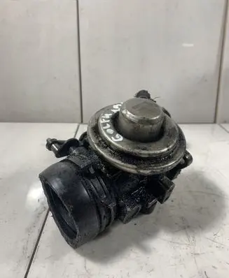 Volkswagen Golf IV Throttle valve 038129637B