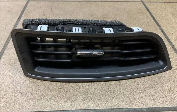 Ford Edge II Dash center air vent grill EM2B19C681 EM2B19C681AM3DMD