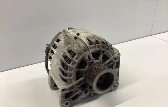 Renault Megane III Generator/alternator 8200757870D