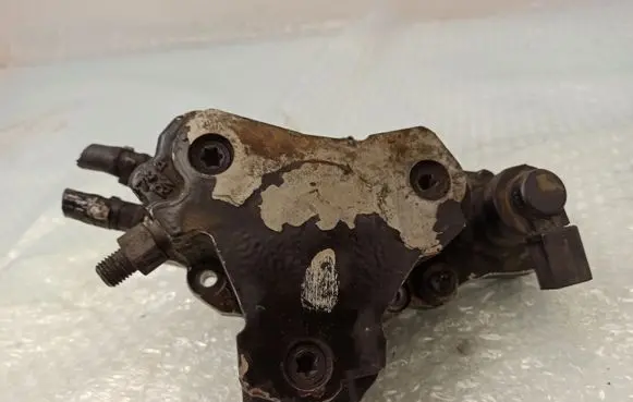 Mercedes-Benz E W211 Fuel injection high pressure pump A6460700101