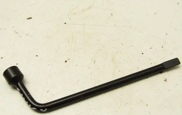 Honda Civic X Wheel nut wrench 