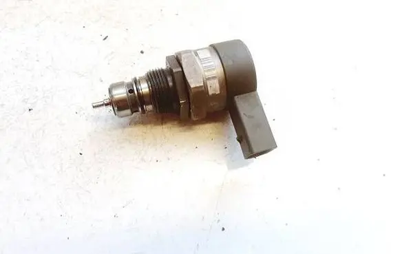BMW 3 E90 E91 Fuel pressure sensor 0281002738 32715784