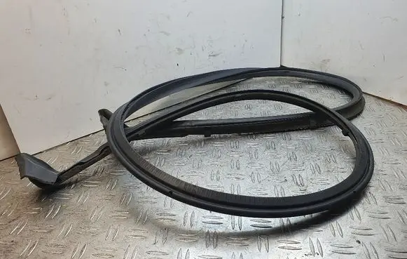BMW 3 E46 Loading door rubber seal (on body) 