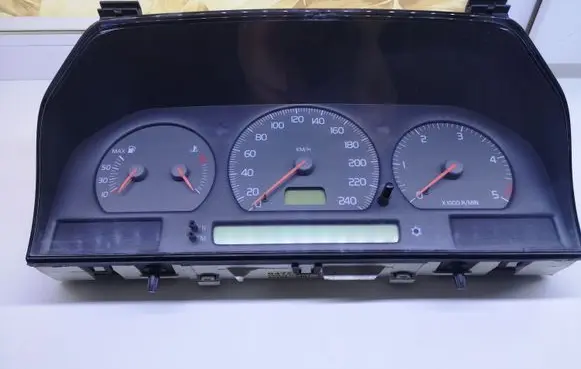 Volvo S70 V70 V70 XC Speedometer (instrument cluster) 9472523