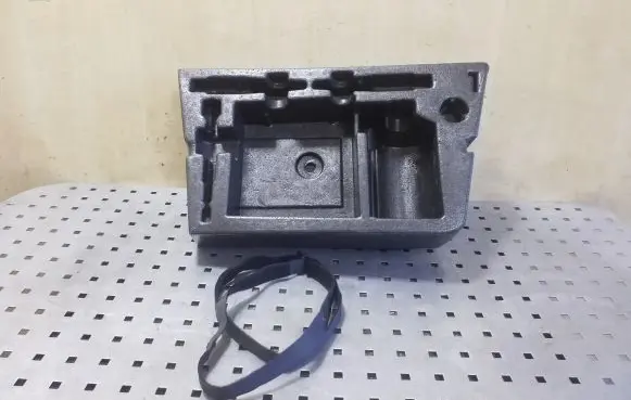 Volkswagen Touareg II Tool box 7P6012112D