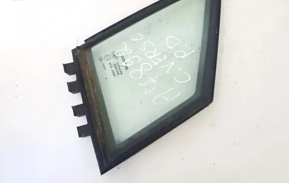 Toyota Corolla Verso AR10 Front triangle window/glass 
