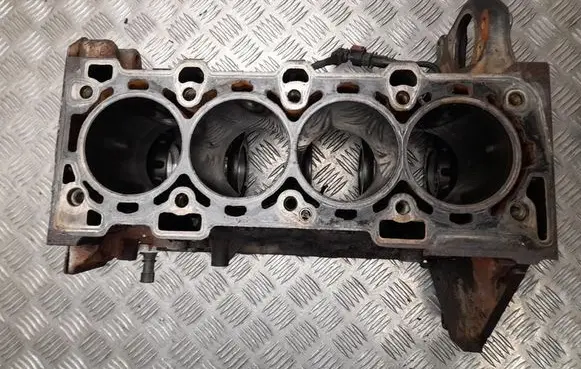 Opel Zafira C Engine block 55567859