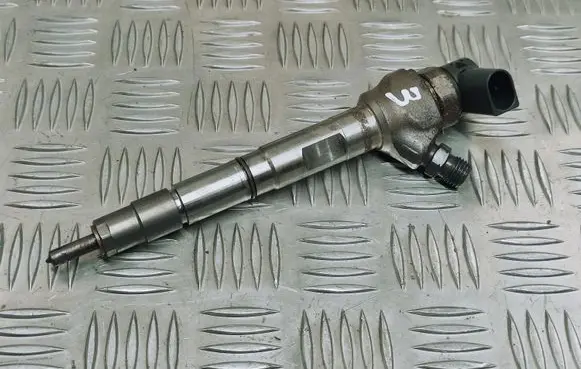 Volkswagen PASSAT B8 Fuel injector 04L130277AC