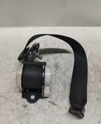 Mazda 5 Third row seat belt 