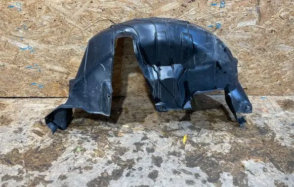 Rear arch fender liner splash guards