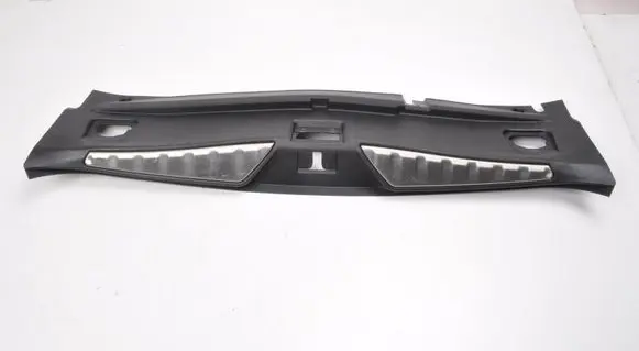 Maserati Quattroporte Tailgate/boot cover trim set 670013681