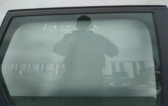 Volvo V50 Rear door window glass