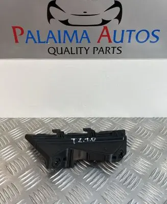 Front bumper mounting bracket