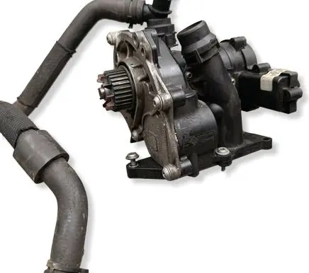 Volkswagen Golf VII Water pump 06L121111P 06L121012