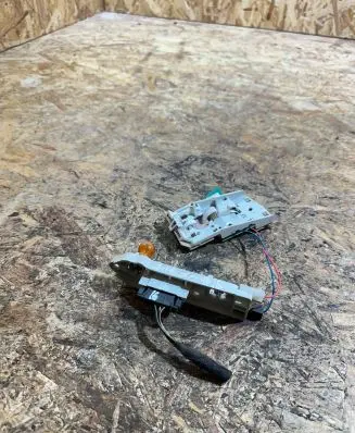 Mercedes-Benz E W211 Tail light bulb cover holder A2118200811 135V4W 379176
