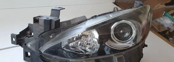 Mazda 3 II Headlight/headlamp