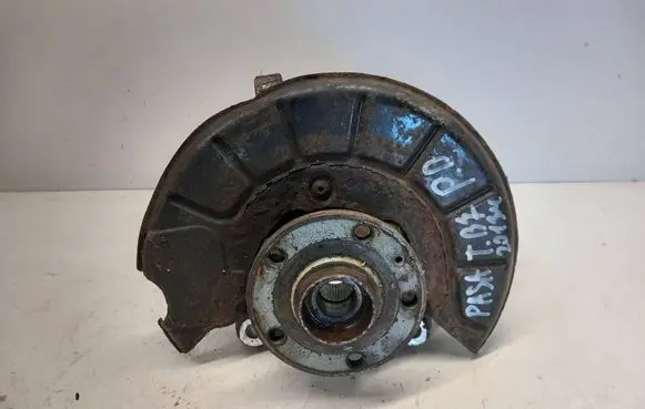 Volkswagen PASSAT B7 Front wheel hub