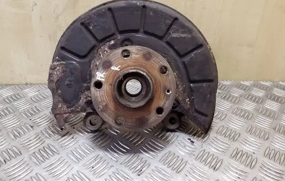 Volkswagen Golf VI Front wheel hub